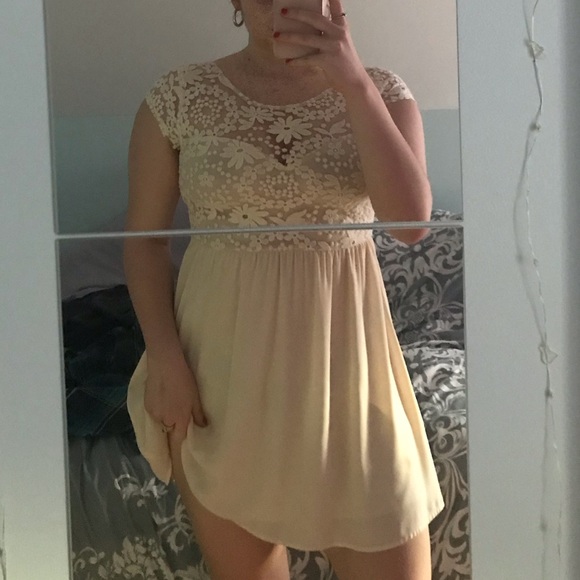 Elegant LOVELY DAY lace dress (from Honey) - Picture 3 of 6